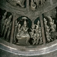 Indija: Dekorativna ploča. Ndetail ukrasne srebrne ploče iz Indije, sa različitim scenama iz hinduističke