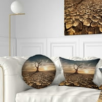Designart Lonely Dead Tree in Cracked Land - pejzažni štampani jastuk za bacanje - 12x20