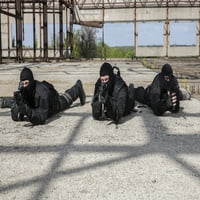 Pripadnici specijalnih snaga u crnim uniformama u akciji. Štampanje postera Olega Zabielina Stocktrek Images