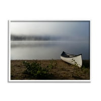 Stupell Industries Lone Canoe Tranquil Foggy Lake Beach vremenska fotografija bijeli uokvireni umjetnički