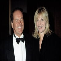 Ron Gilbert i supruga na herojima u uniformi Gala, NY 3222002, od CJ kontiteve Celebrity